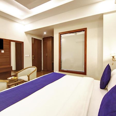 Marks Hotel & Banquet Noida Bagian luar foto
