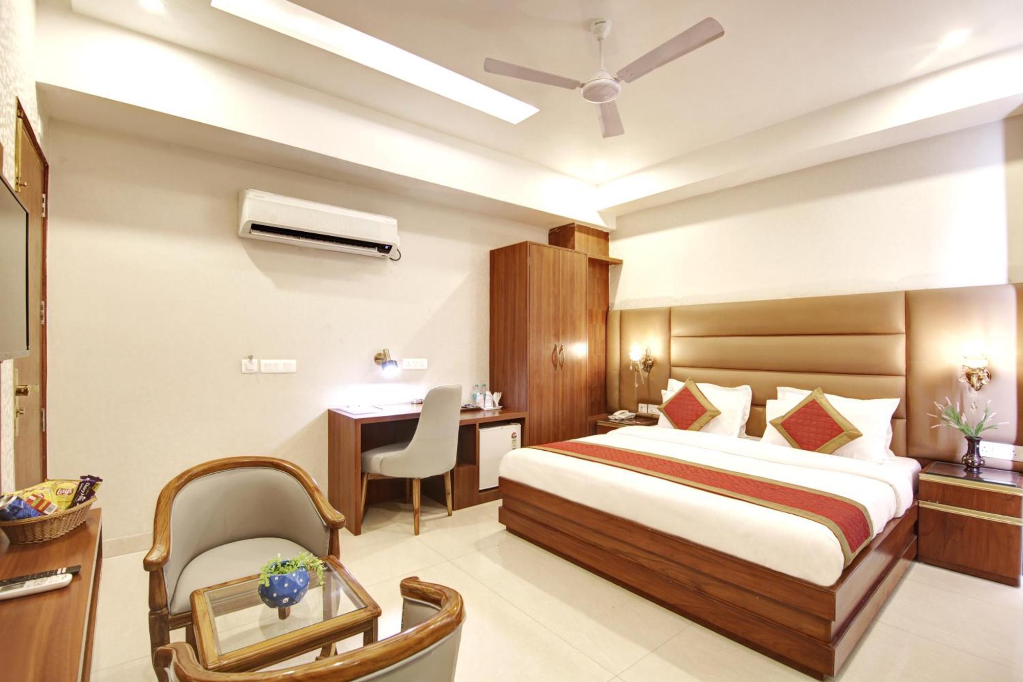 Marks Hotel & Banquet Noida Bagian luar foto