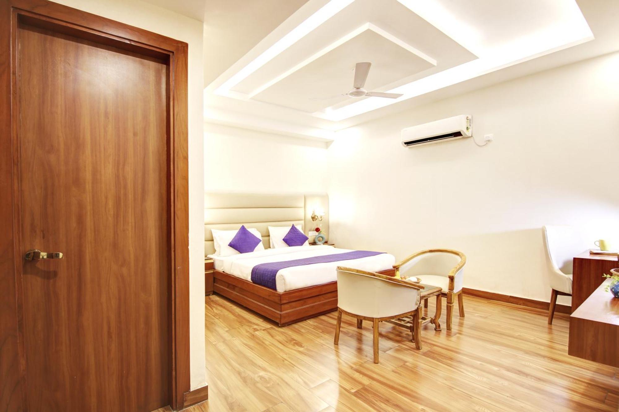 Marks Hotel & Banquet Noida Bagian luar foto