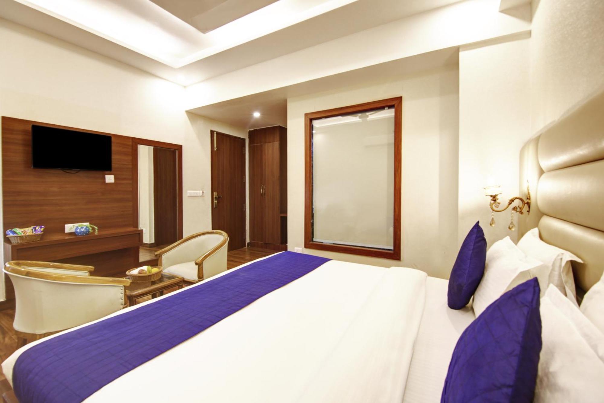 Marks Hotel & Banquet Noida Bagian luar foto