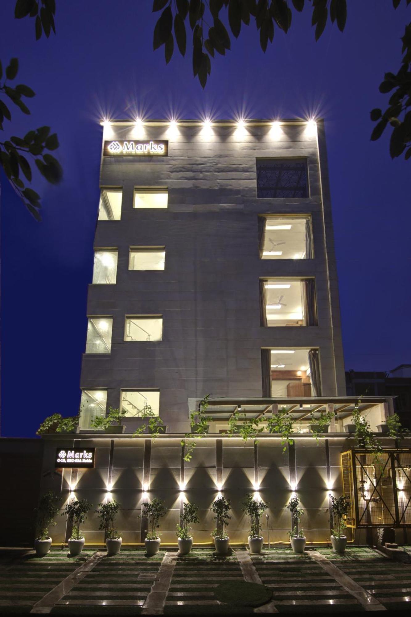 Marks Hotel & Banquet Noida Bagian luar foto