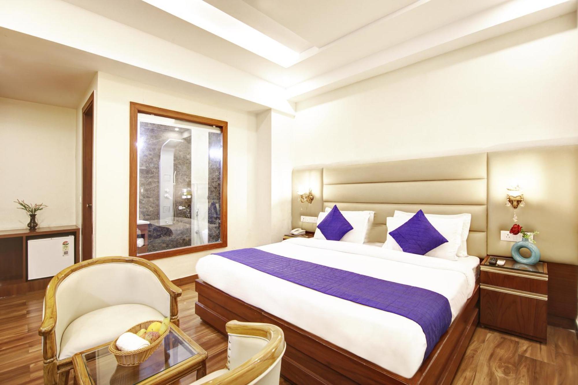 Marks Hotel & Banquet Noida Bagian luar foto