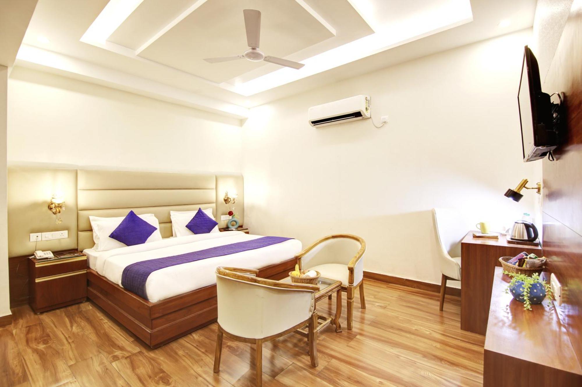 Marks Hotel & Banquet Noida Bagian luar foto