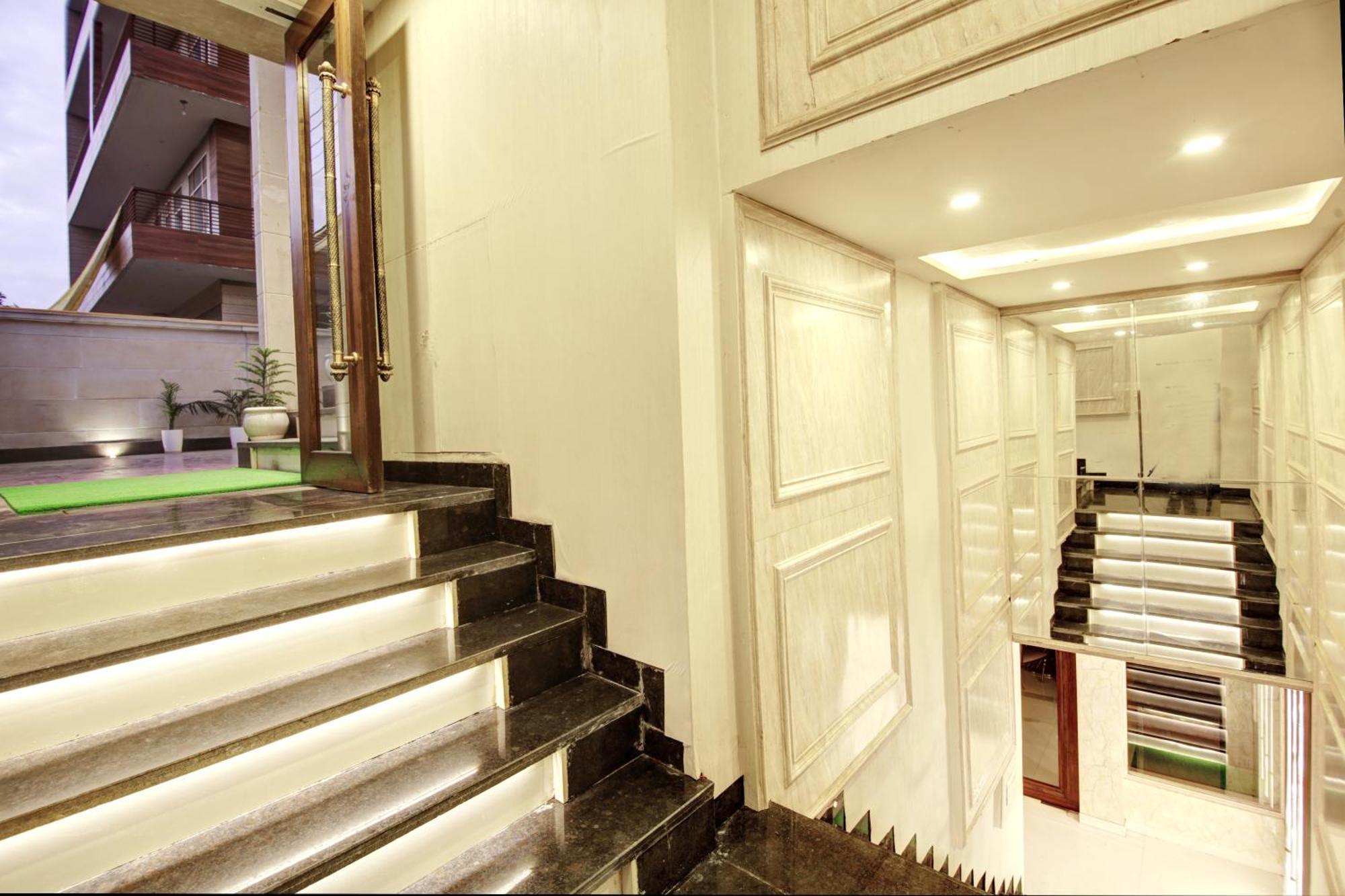 Marks Hotel & Banquet Noida Bagian luar foto