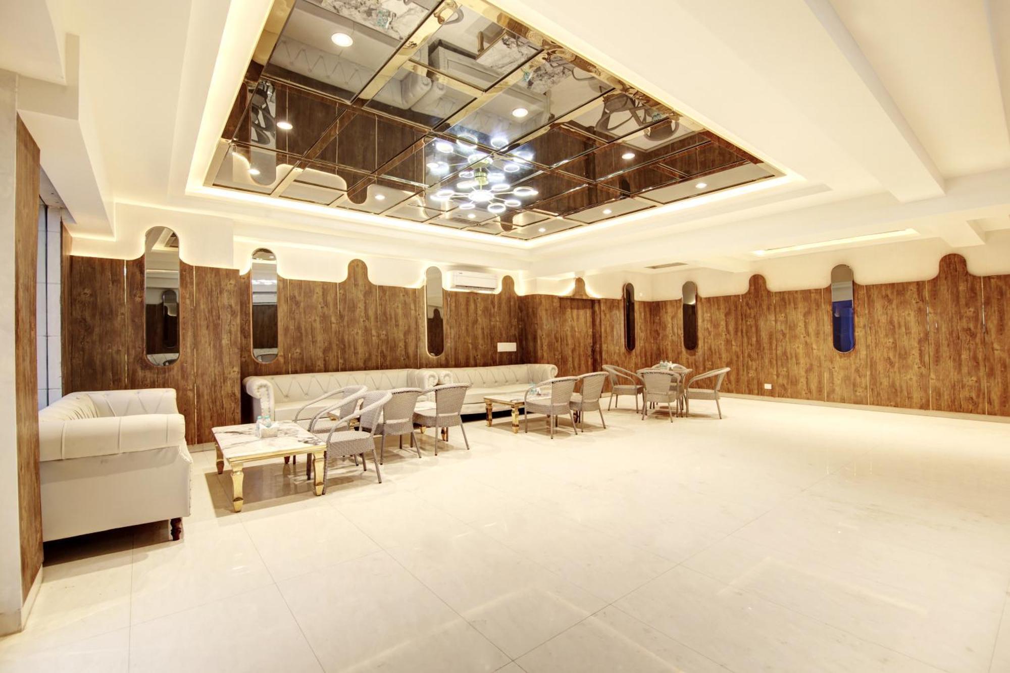 Marks Hotel & Banquet Noida Bagian luar foto