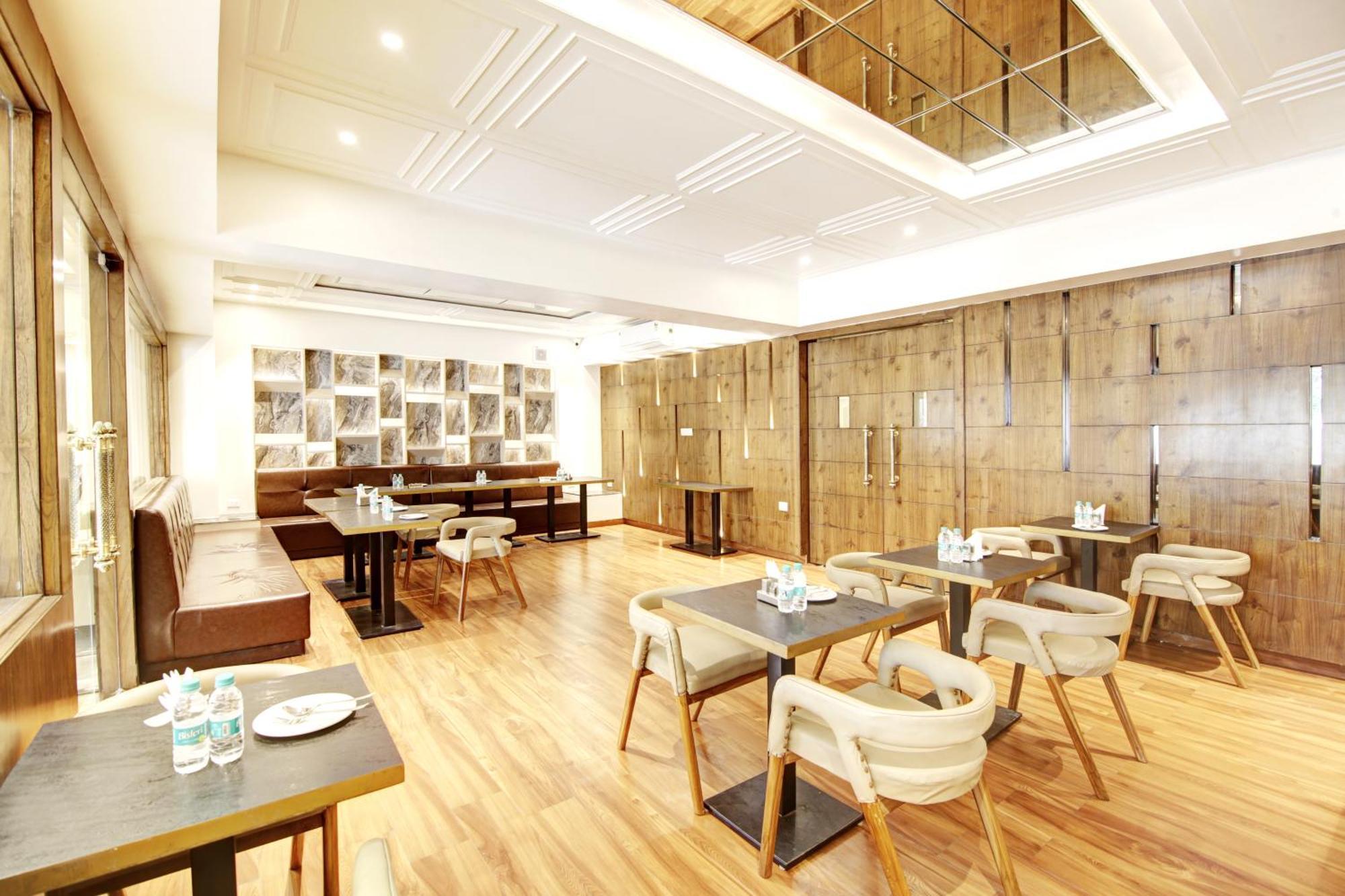 Marks Hotel & Banquet Noida Bagian luar foto