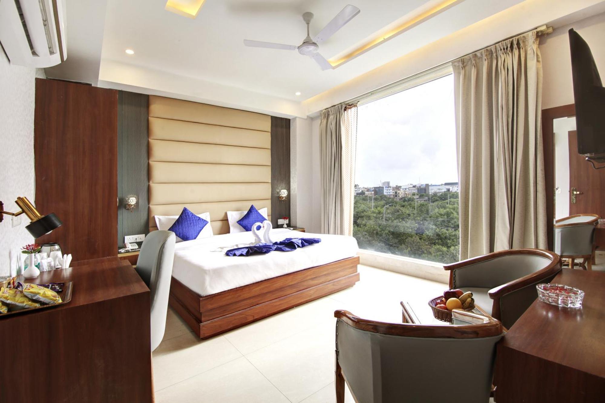 Marks Hotel & Banquet Noida Bagian luar foto