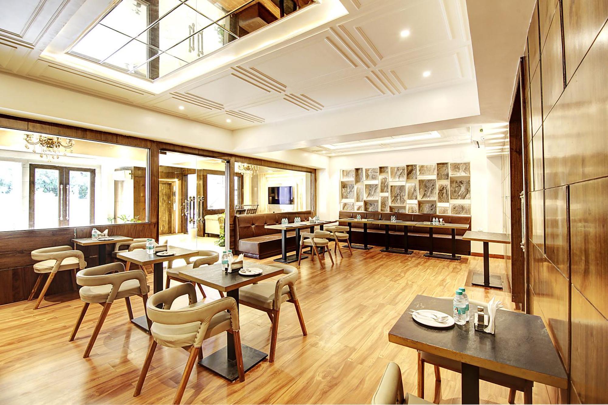 Marks Hotel & Banquet Noida Bagian luar foto