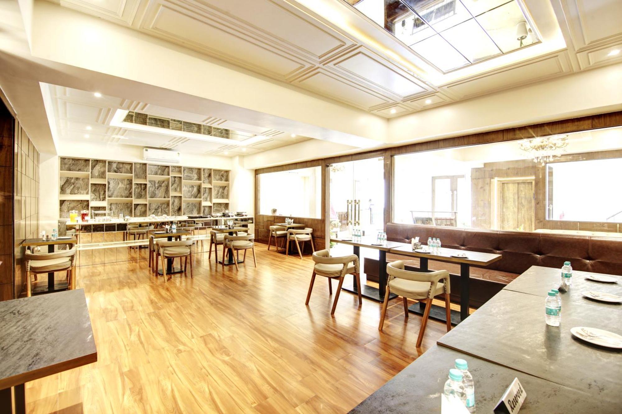 Marks Hotel & Banquet Noida Bagian luar foto