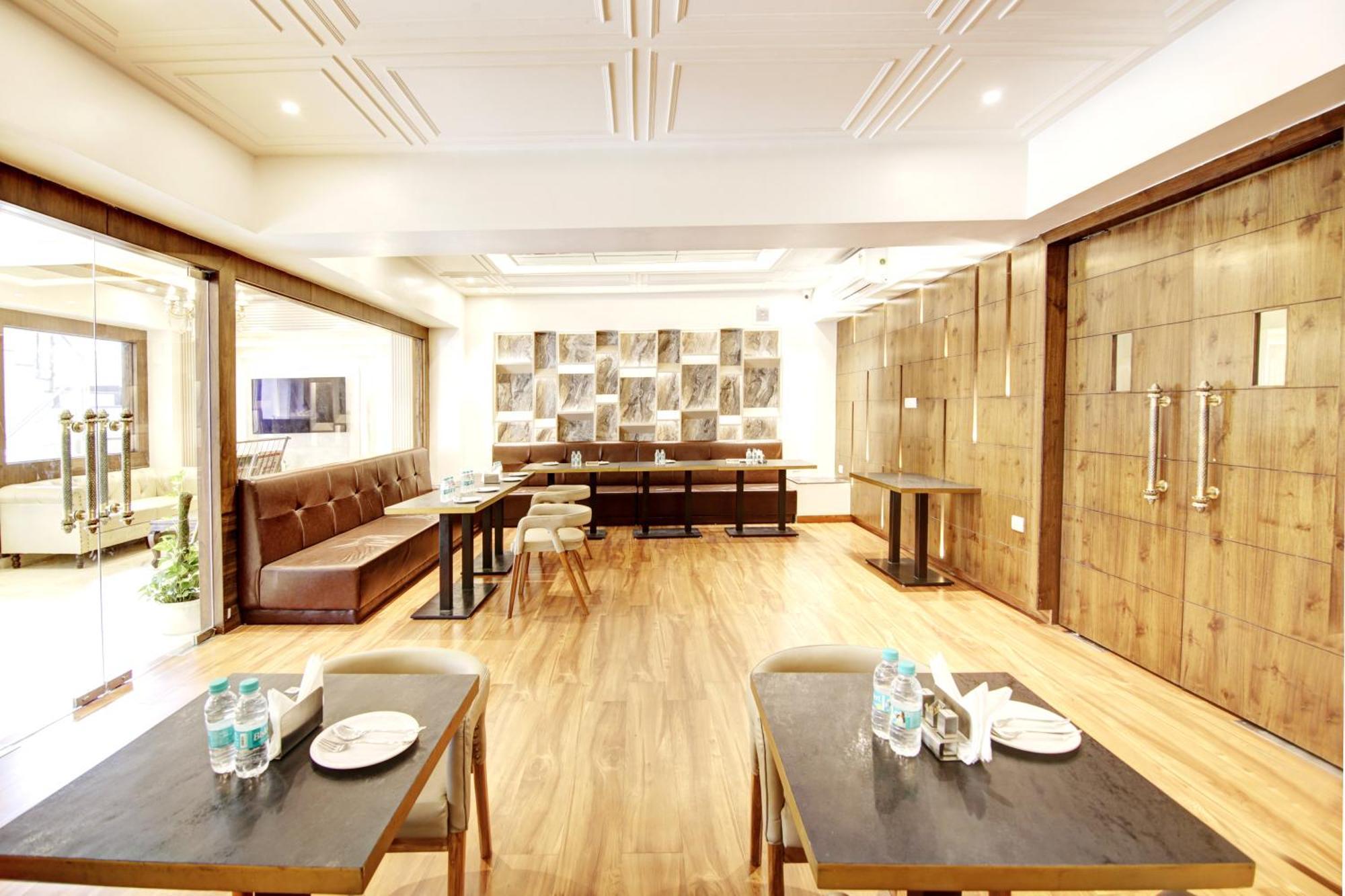 Marks Hotel & Banquet Noida Bagian luar foto