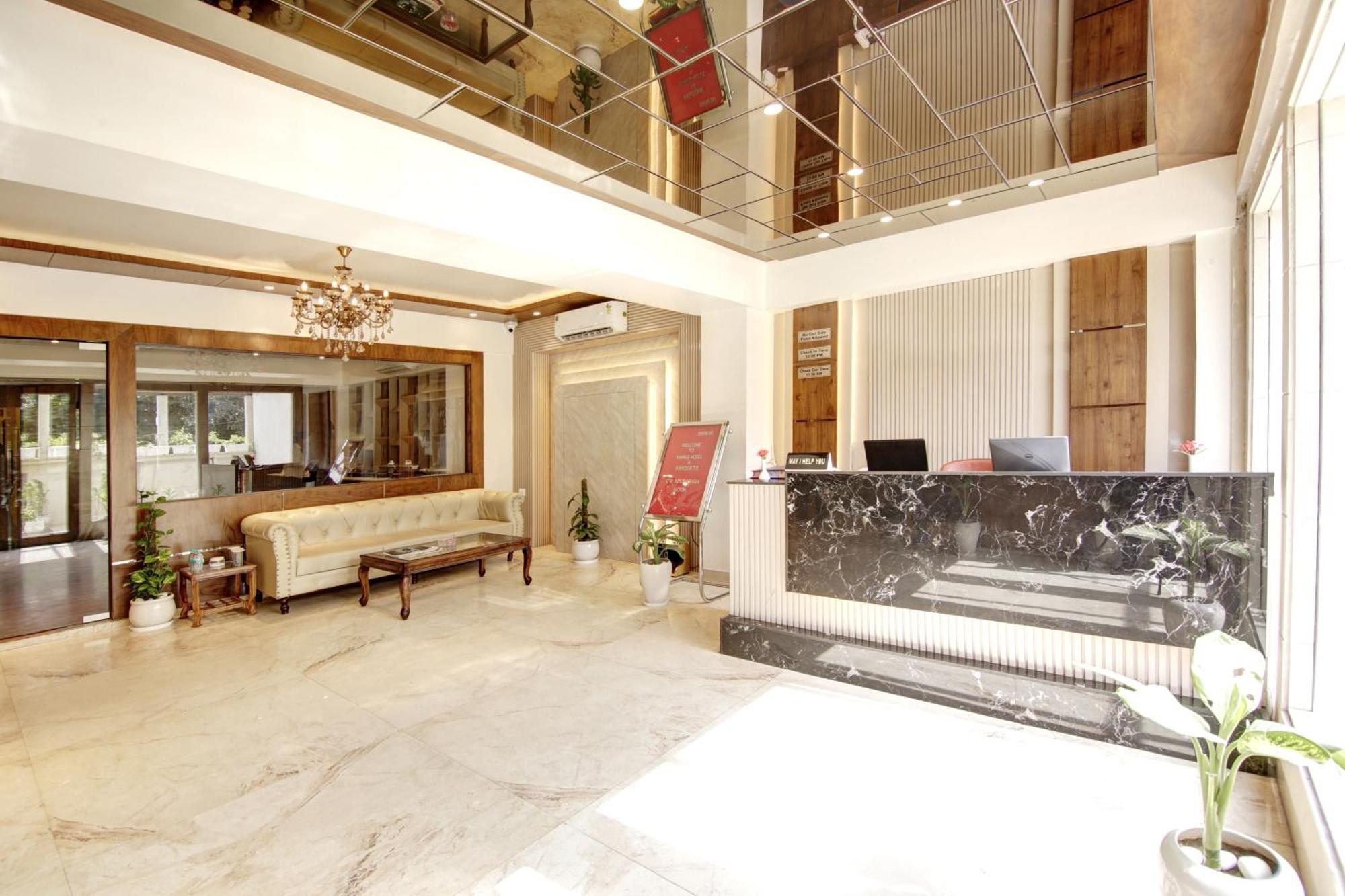 Marks Hotel & Banquet Noida Bagian luar foto